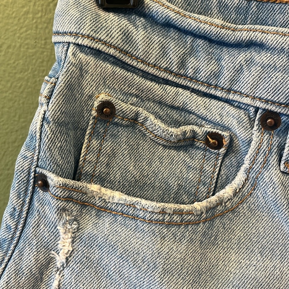 ABERCROMBIE - Mom High Rise Light Wash Jean shorts - Picture 4 of 4